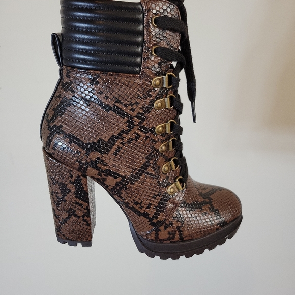 JustFab Shoes - JUSTFAB BOOTIES SIZE 6 Brand New